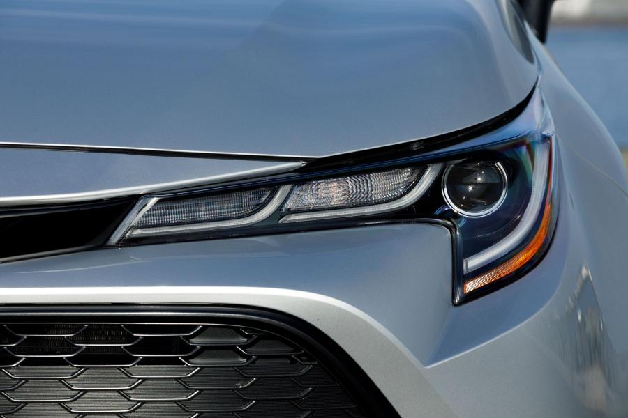 Детали экстерьера Toyota Corolla SE Hatchback 2018 года  (NA) (фото 4 из 30)